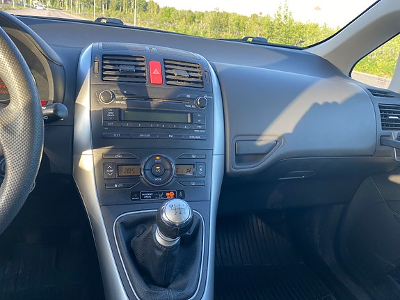 Toyota Auris 7 of 8