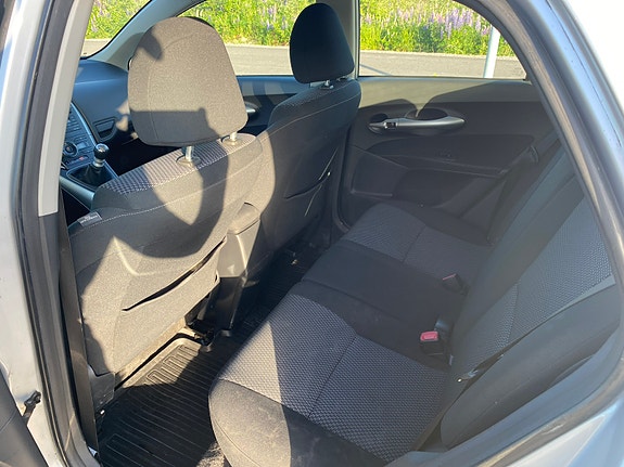 Toyota Auris 6 of 8