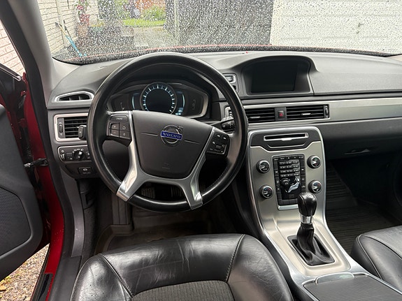 Volvo V70 2 of 5