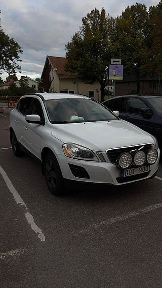 Volvo XC60 2 of 3