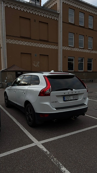 Volvo XC60 3 of 3