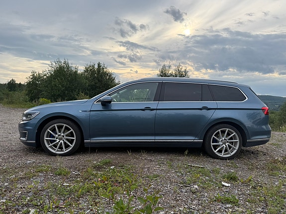 Volkswagen Passat 2 of 10