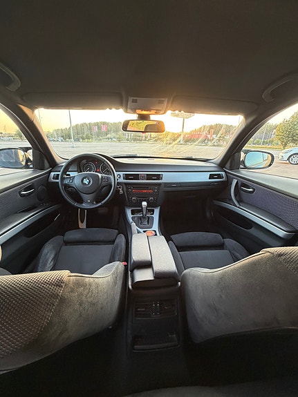 BMW 330d 6 of 7