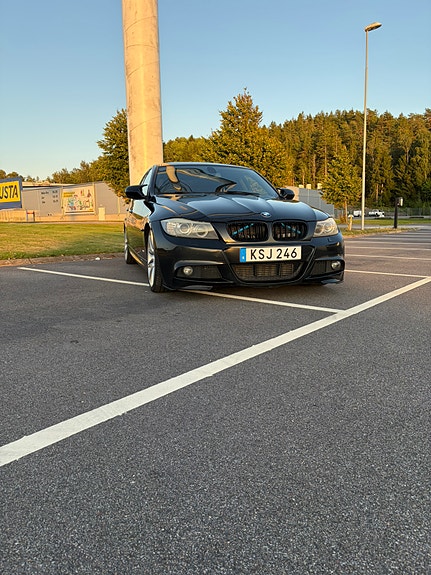 BMW 330d 2 of 7