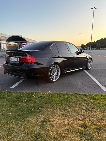 BMW 330d 4 of 7