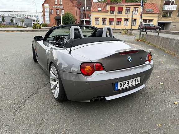 BMW Z4 2 of 7