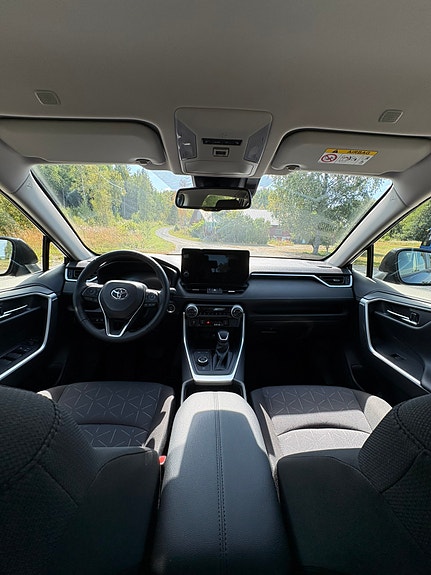 Toyota RAV4 3 of 10