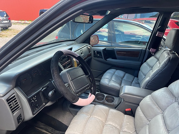 Jeep Grand Cherokee 7 of 12