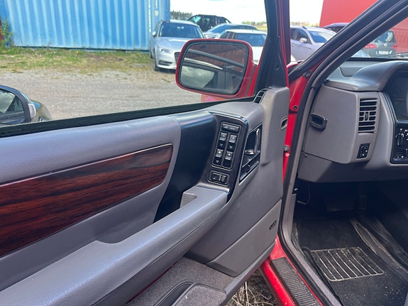 Jeep Grand Cherokee 6 of 12