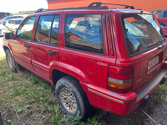 Jeep Grand Cherokee 3 of 12