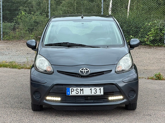 Toyota Aygo 2 of 9