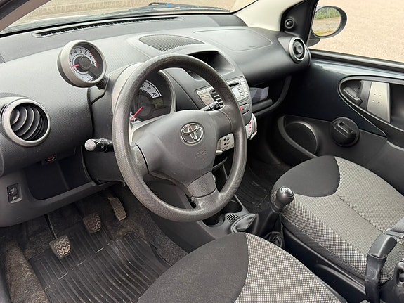 Toyota Aygo 7 of 9