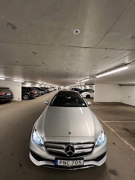 Mercedes-Benz E220 4 of 13