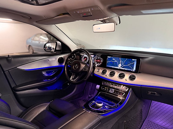 Mercedes-Benz E220 9 of 13