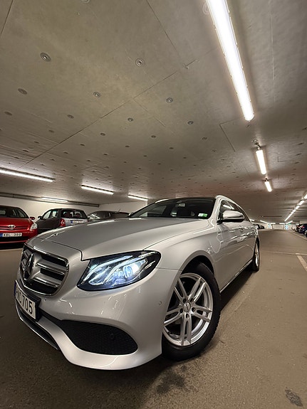 Mercedes-Benz E220 5 of 13
