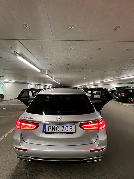 Mercedes-Benz E220 3 of 13