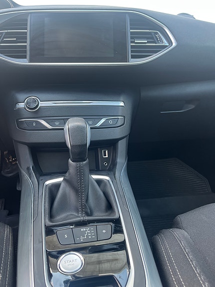 Peugeot 308 SW 6 of 10