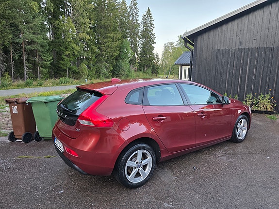 Volvo V40 3 of 5