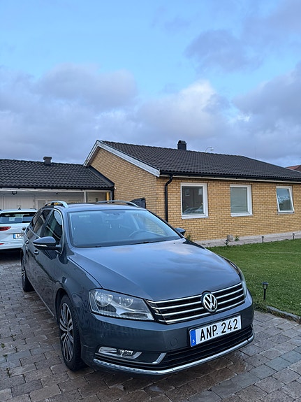 Volkswagen Passat 2 of 5
