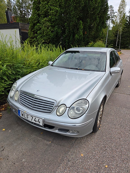 Mercedes-Benz E220 2 of 2