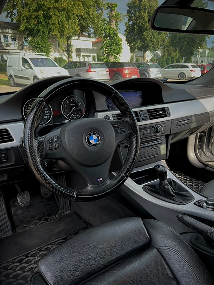 BMW 335i 9 of 12