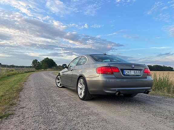 BMW 335i 7 of 12
