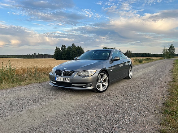 BMW 335i 3 of 12