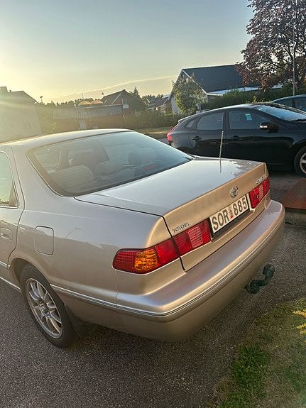 Toyota Camry 4 of 8