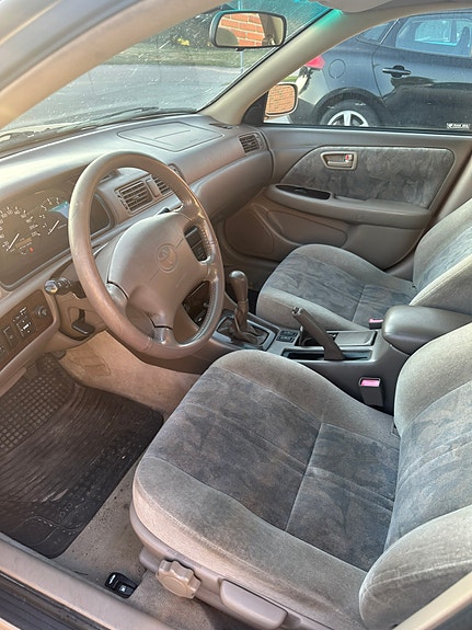 Toyota Camry 7 of 8