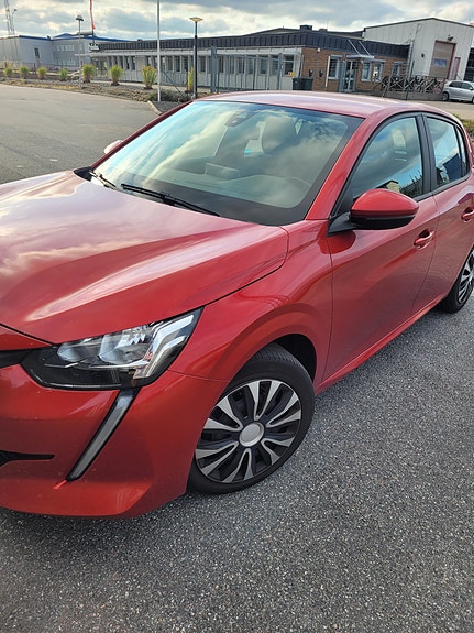 Peugeot 208 3 of 3