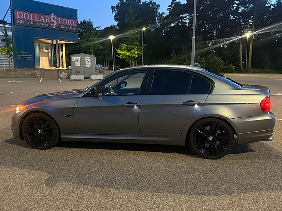 BMW 325d 3 of 9