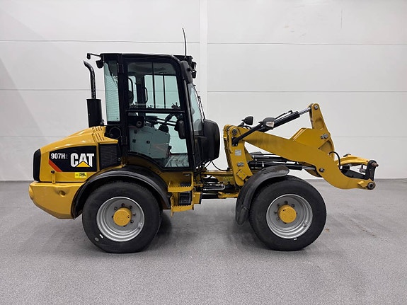 Cat 907H2 med redskap