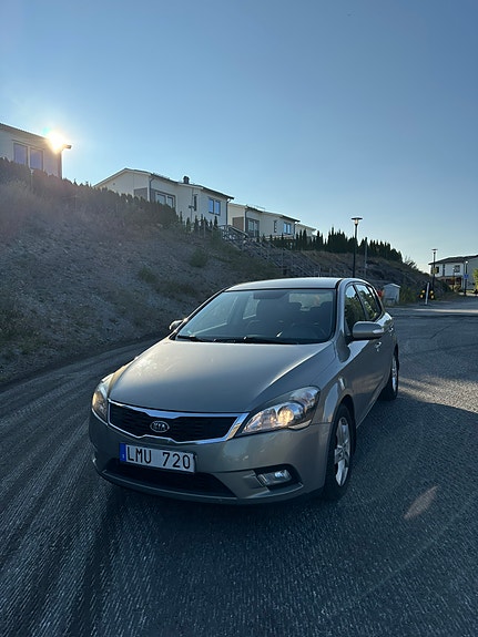 Kia Ceed 4 of 9