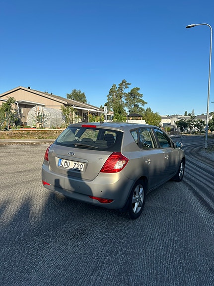 Kia Ceed 3 of 9