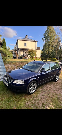 Volkswagen Passat 2 of 13