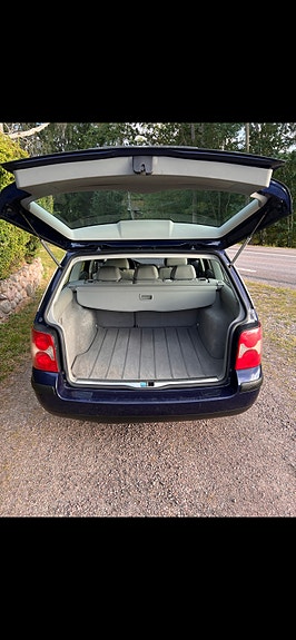 Volkswagen Passat 12 of 13