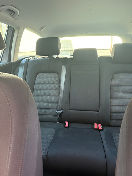 Volkswagen Passat 7 of 9