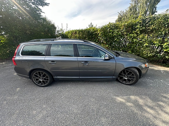 Volvo V70 7 of 17