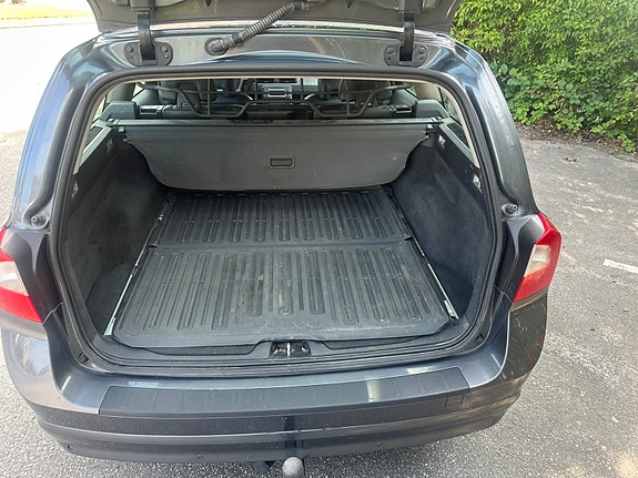 Volvo V70 6 of 17
