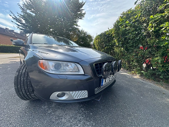 Volvo V70 8 of 17