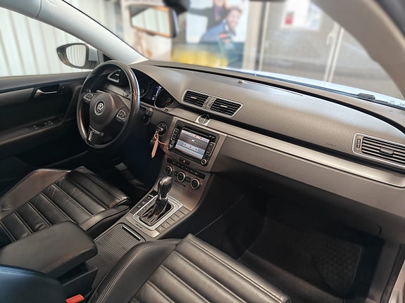 Volkswagen Passat 10 of 21