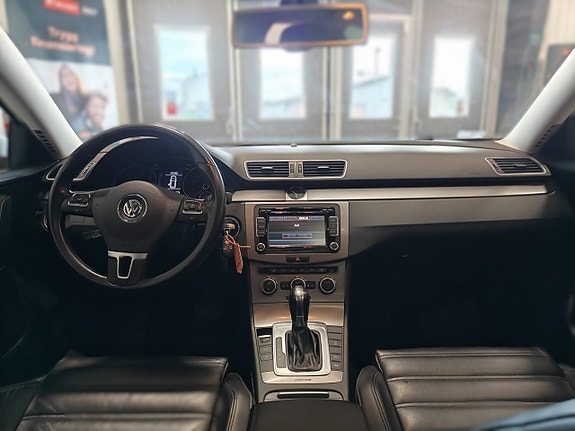 Volkswagen Passat 13 of 21