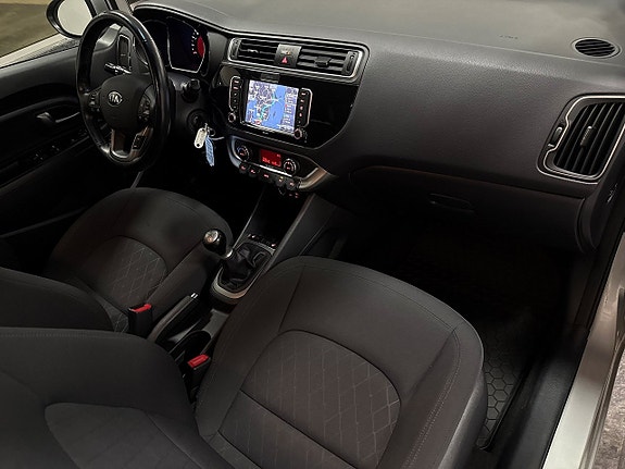 Kia Rio 7 of 22