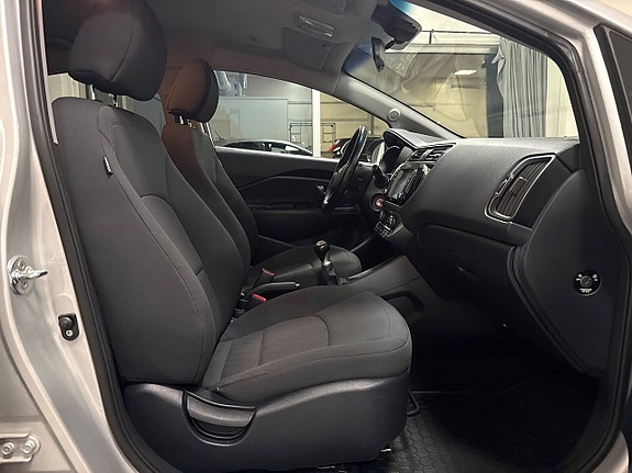 Kia Rio 4 of 22