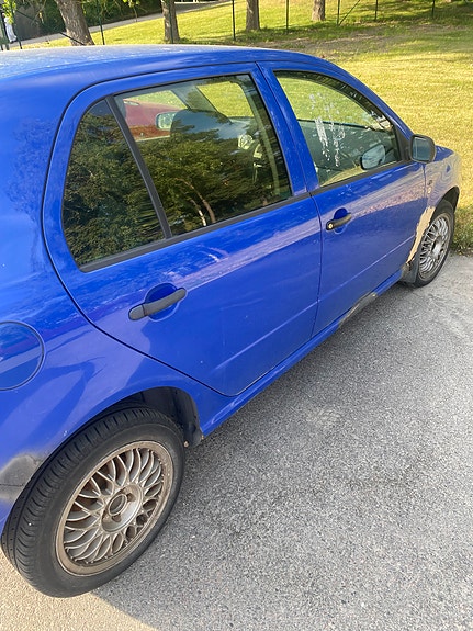 Skoda Fabia 2 of 9