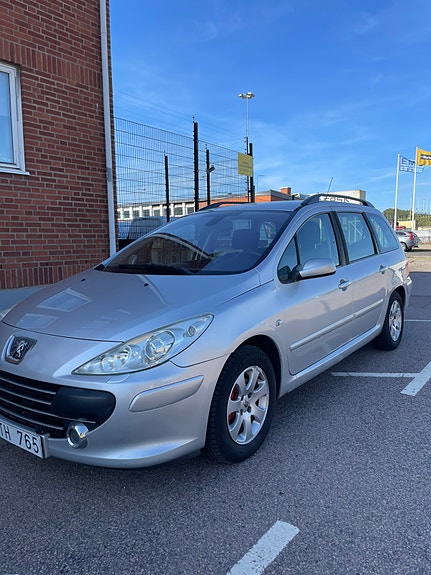 Peugeot 307 2 of 10