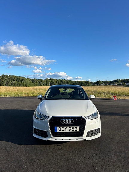 Audi A1 2 of 19