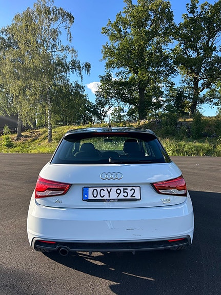 Audi A1 3 of 19