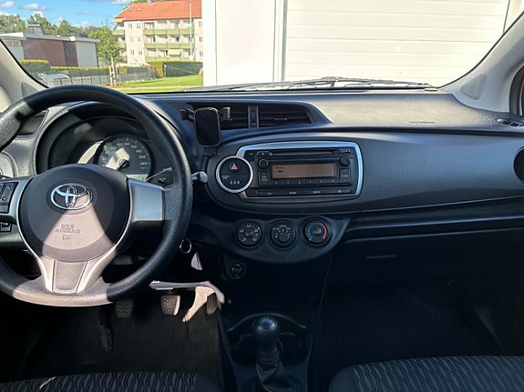 Toyota Yaris 6 of 6
