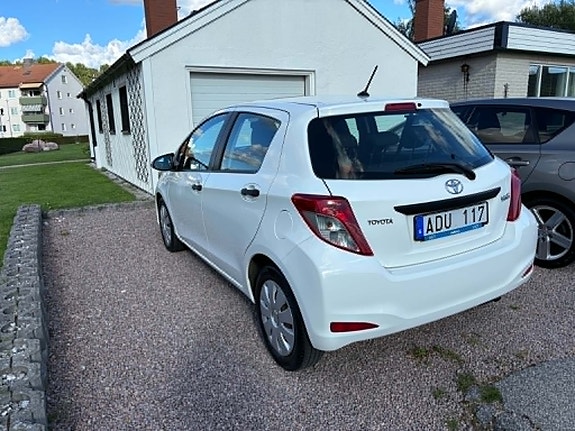 Toyota Yaris 4 of 6